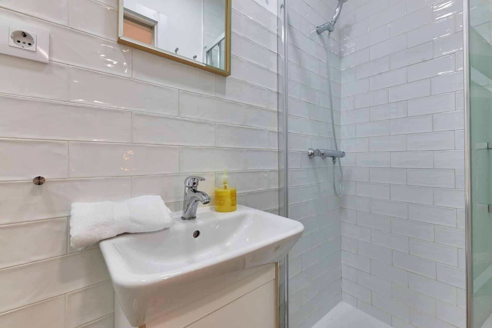 Fee4Me. Amazing Apartment In The Heart Of Lavapies Madrid Ngoại thất bức ảnh
